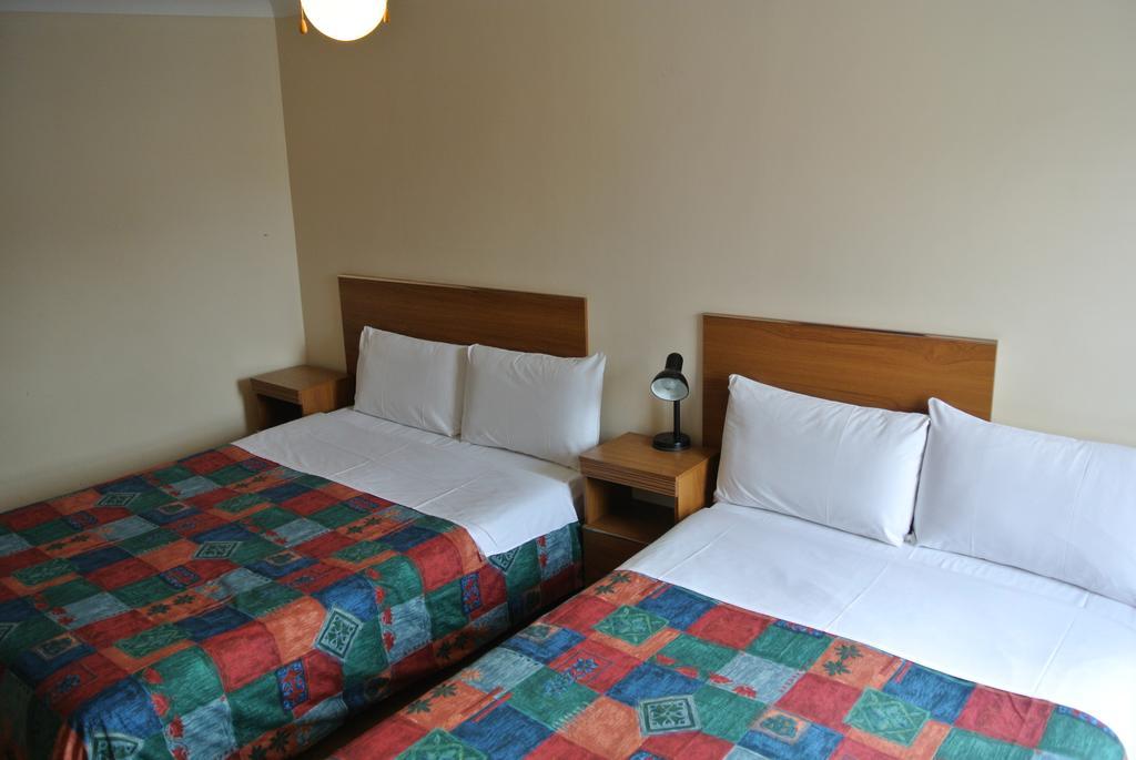Carlton Hotel London Room photo