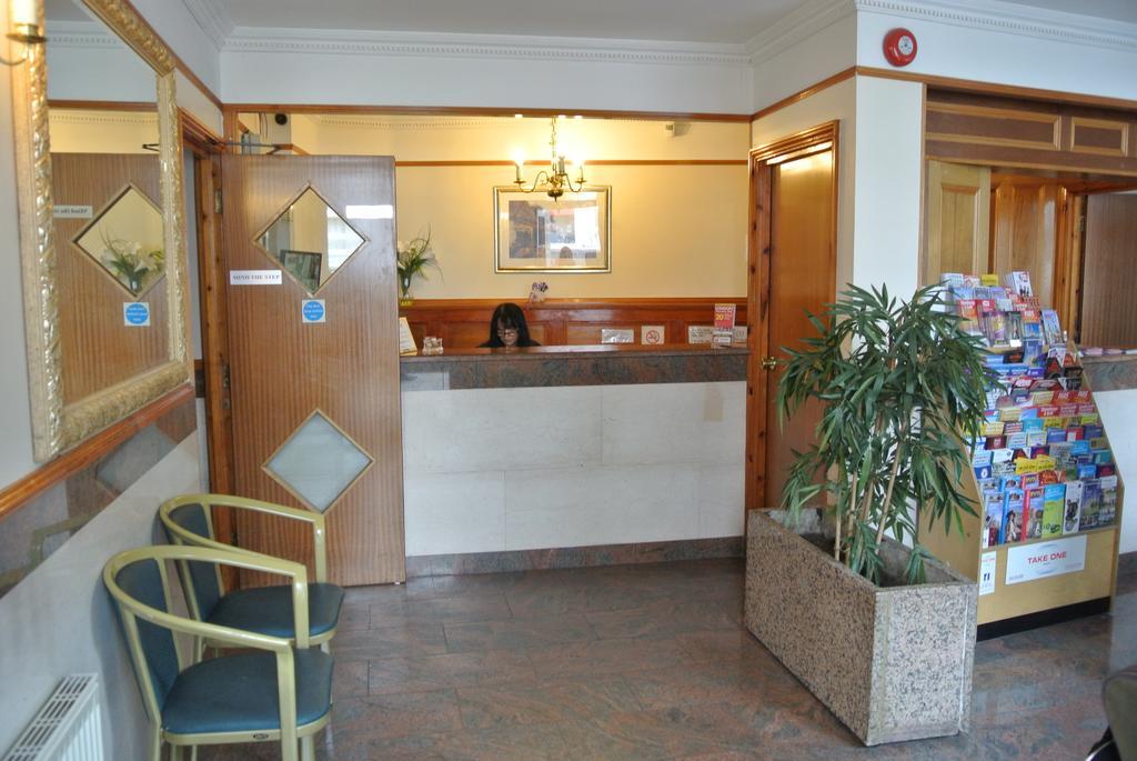 Carlton Hotel London Exterior photo